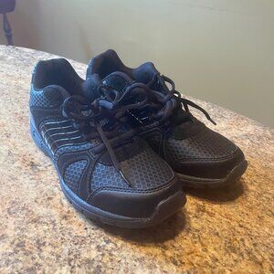 BRAND NEW Safetrax Women's Jessie Black Slip-Resistant Sneakers (Size 7.5)